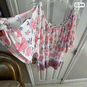 TOP Moda Pink and White Floral Blouse